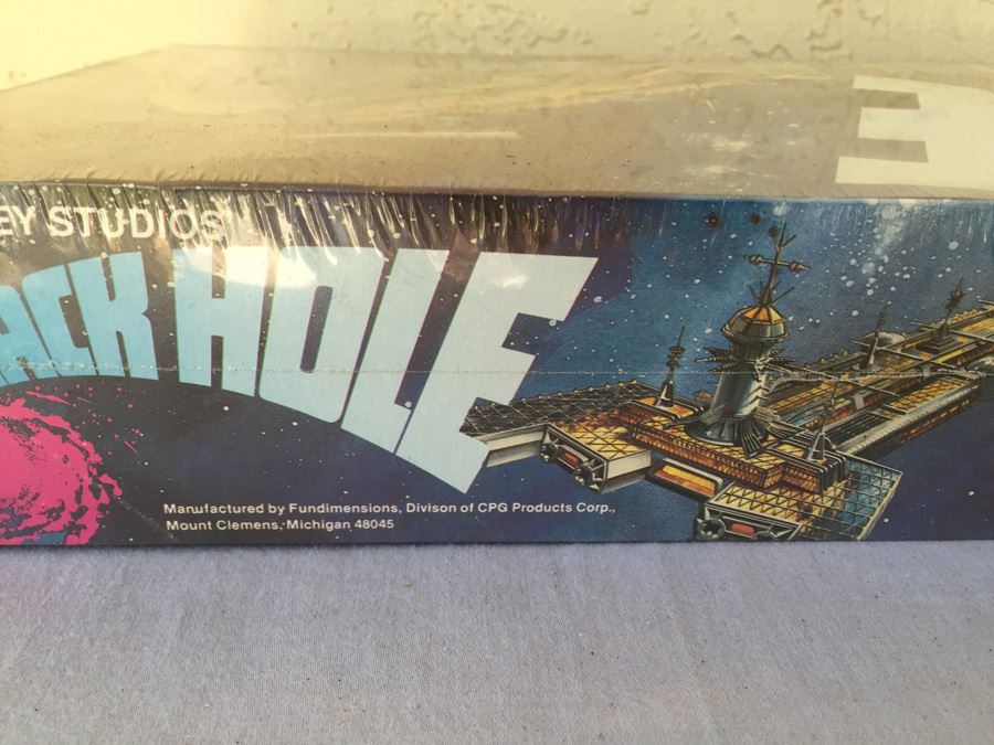 Walt Disney Studios' The Black Hole Cygnus 2 Foot Long Model Kit