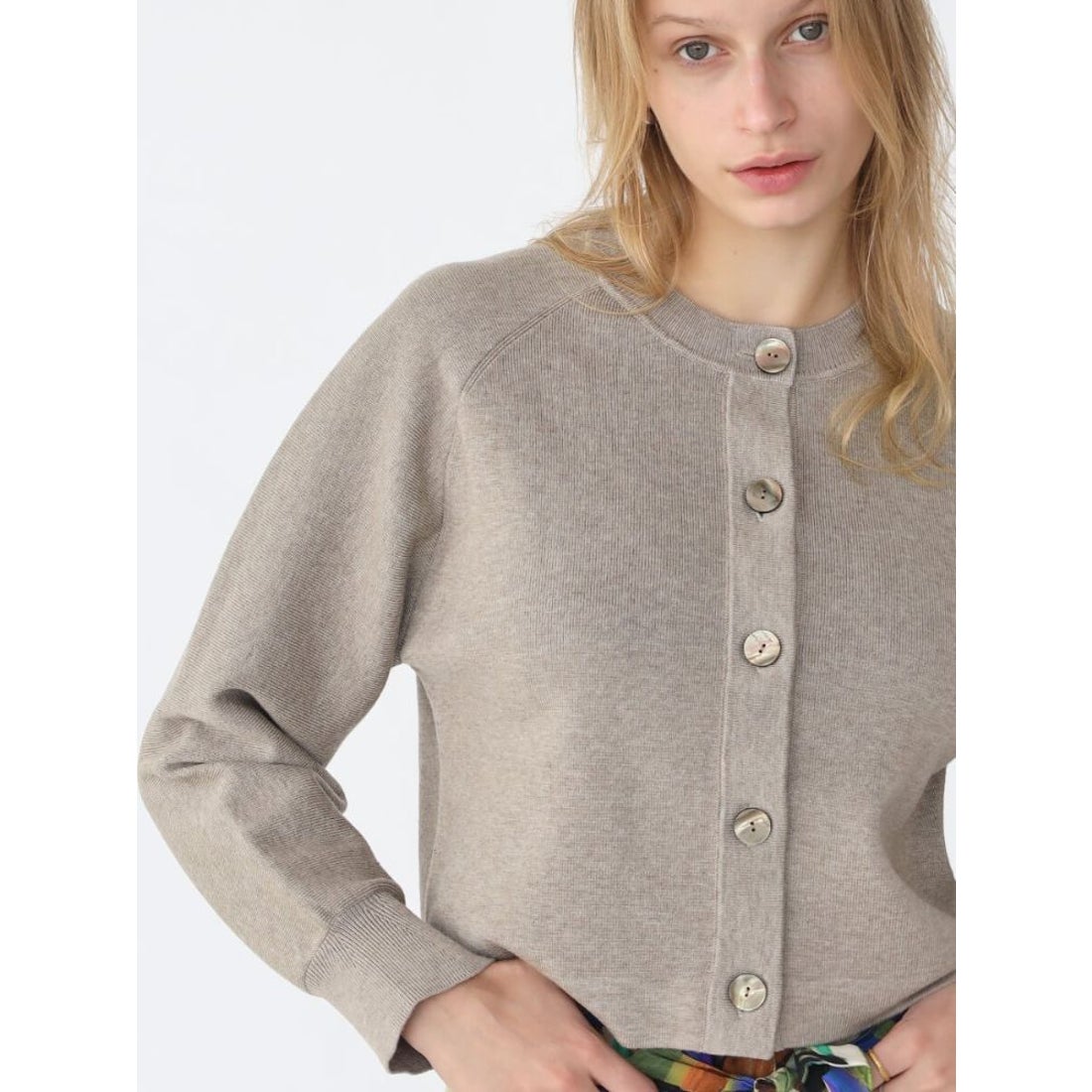 アーガ Aga シェルボタンショートカーディガン （ワインレッド