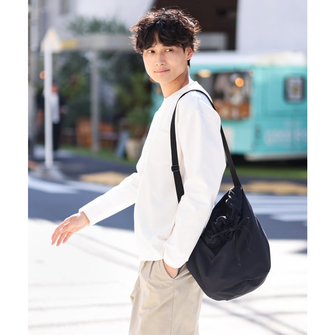 アー・ヴェ・ヴェ a.v.v 【ユニセックス】ドローストリングショルダー