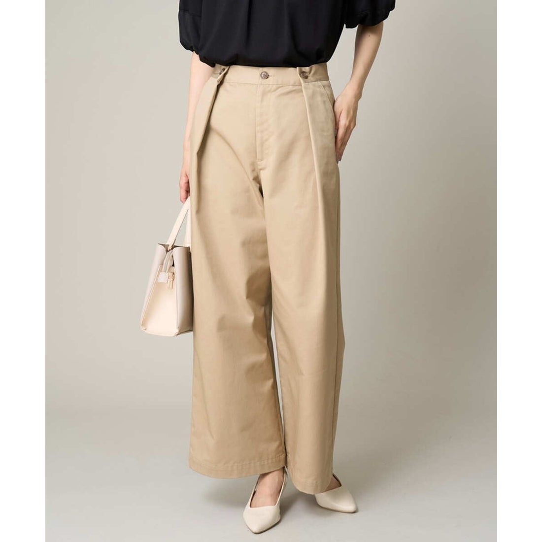 アー・ヴェ・ヴェ a.v.v 【洗える】チノタックワイドパンツ （ベージュ
