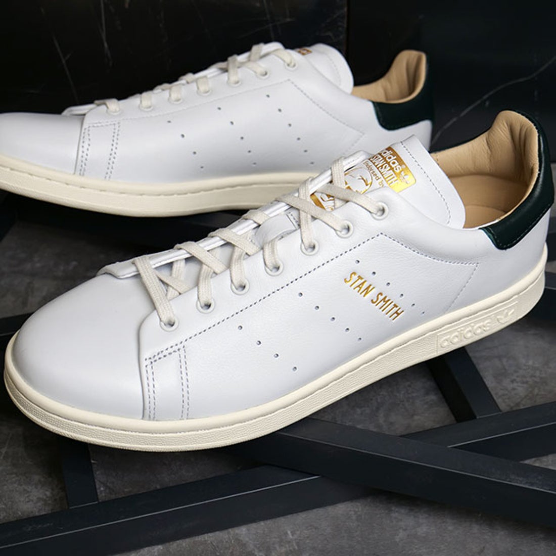 アディダス adidas STAN SMITH LUX ホワイト/パントーン [HP2201 SS23