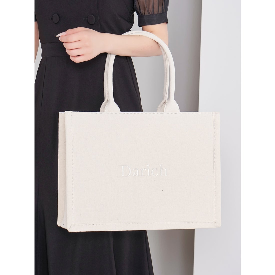 ダーリッチ Darich ロゴトートバッグ （アイボリー） -ファッション