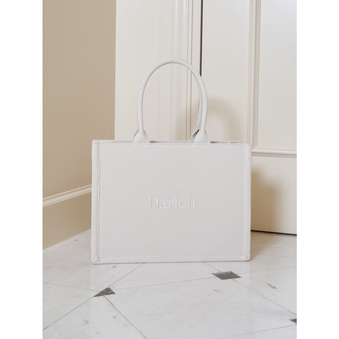 ダーリッチ Darich ロゴトートバッグ （アイボリー） -ファッション