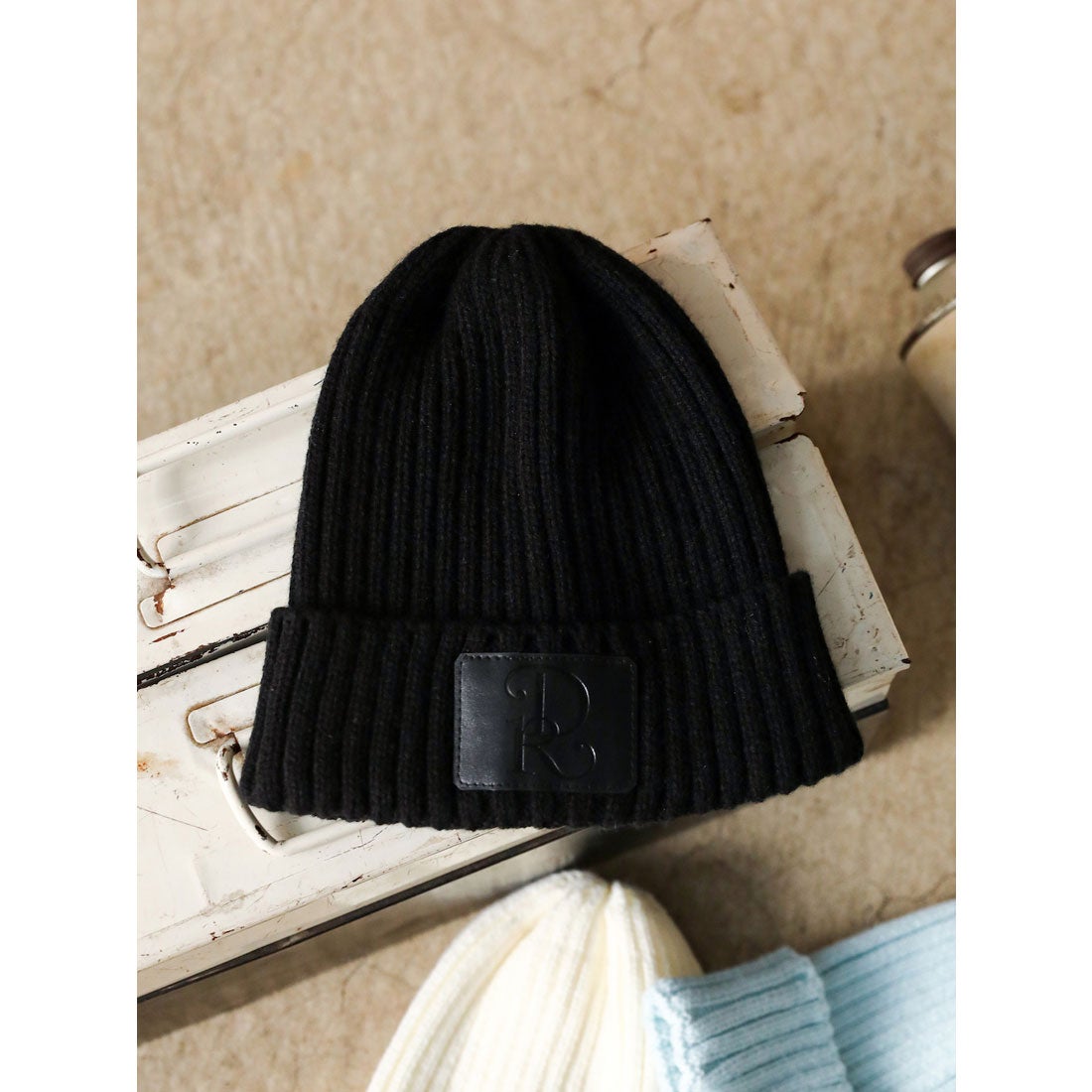 ダーリッチ Darich レザーパッチニットビーニー （ブラック