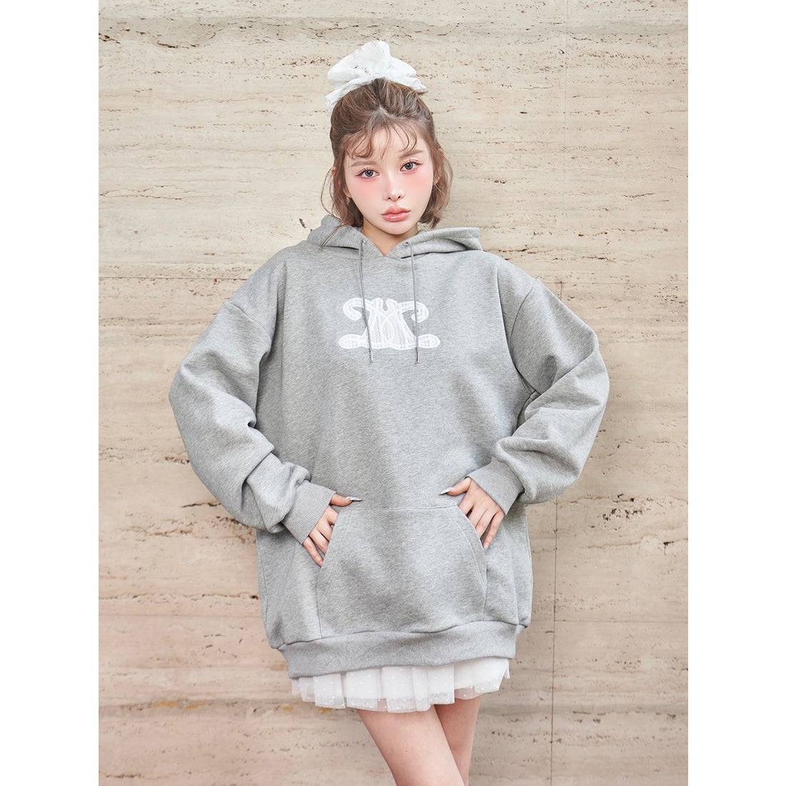 ダーリッチ Darich レースアップリケロゴフーディ （グレー