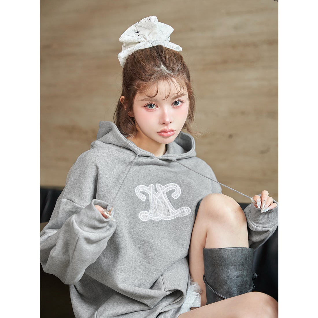 ダーリッチ Darich レースアップリケロゴフーディ （グレー