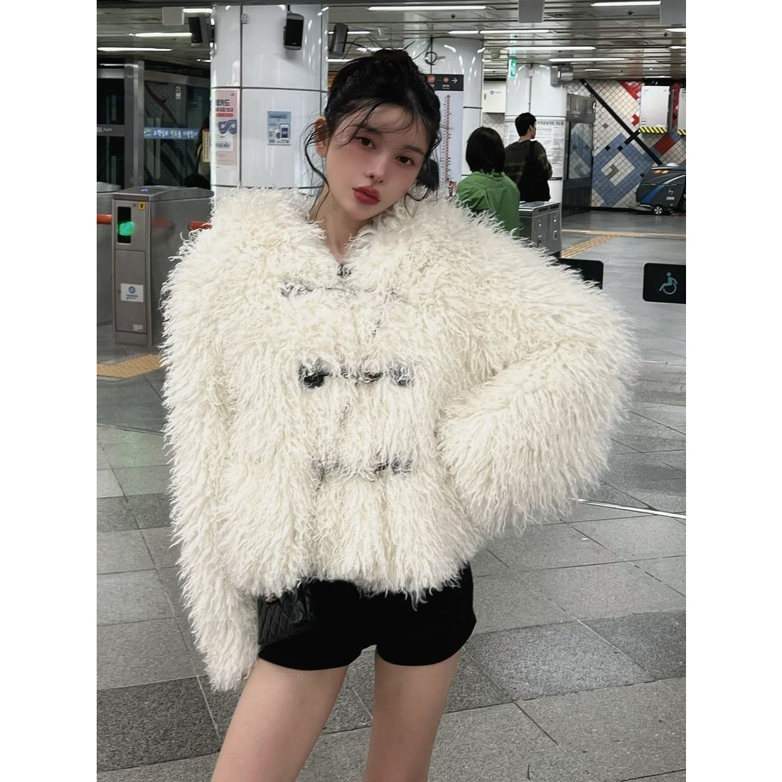 ダーリッチ Darich ファーボリュームデザインコート （アイボリー