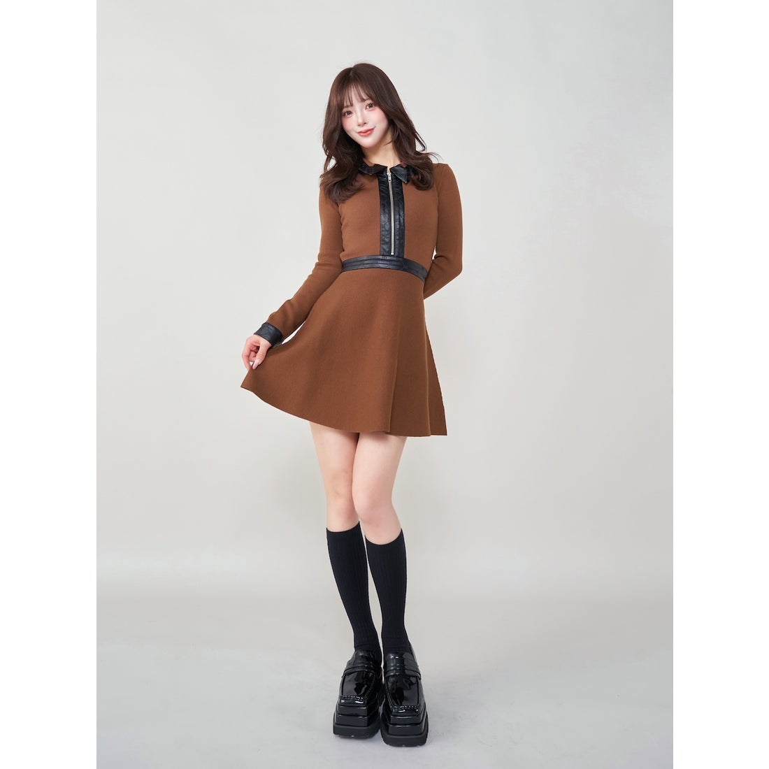 ダーリッチ Darich ロゴレザーフレアミニワンピース （ブラウン