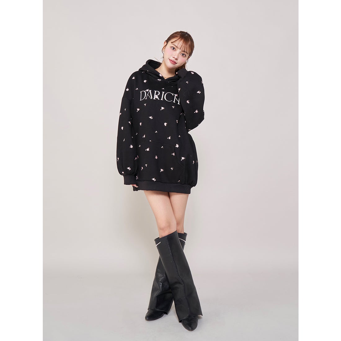 ダーリッチ Darich フラワーエンブロイダリービッグフーディ