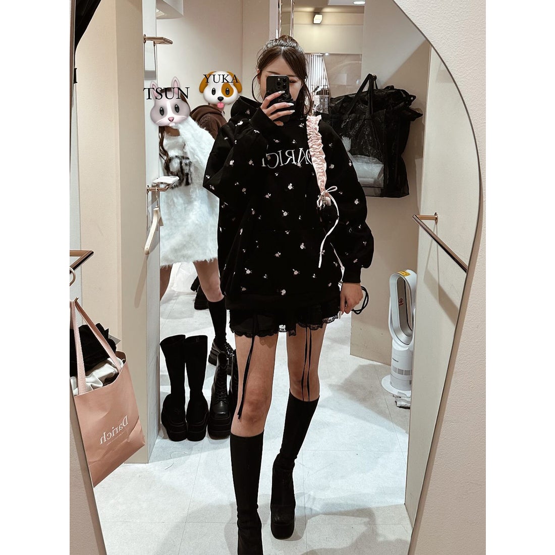 ダーリッチ Darich フラワーエンブロイダリービッグフーディ