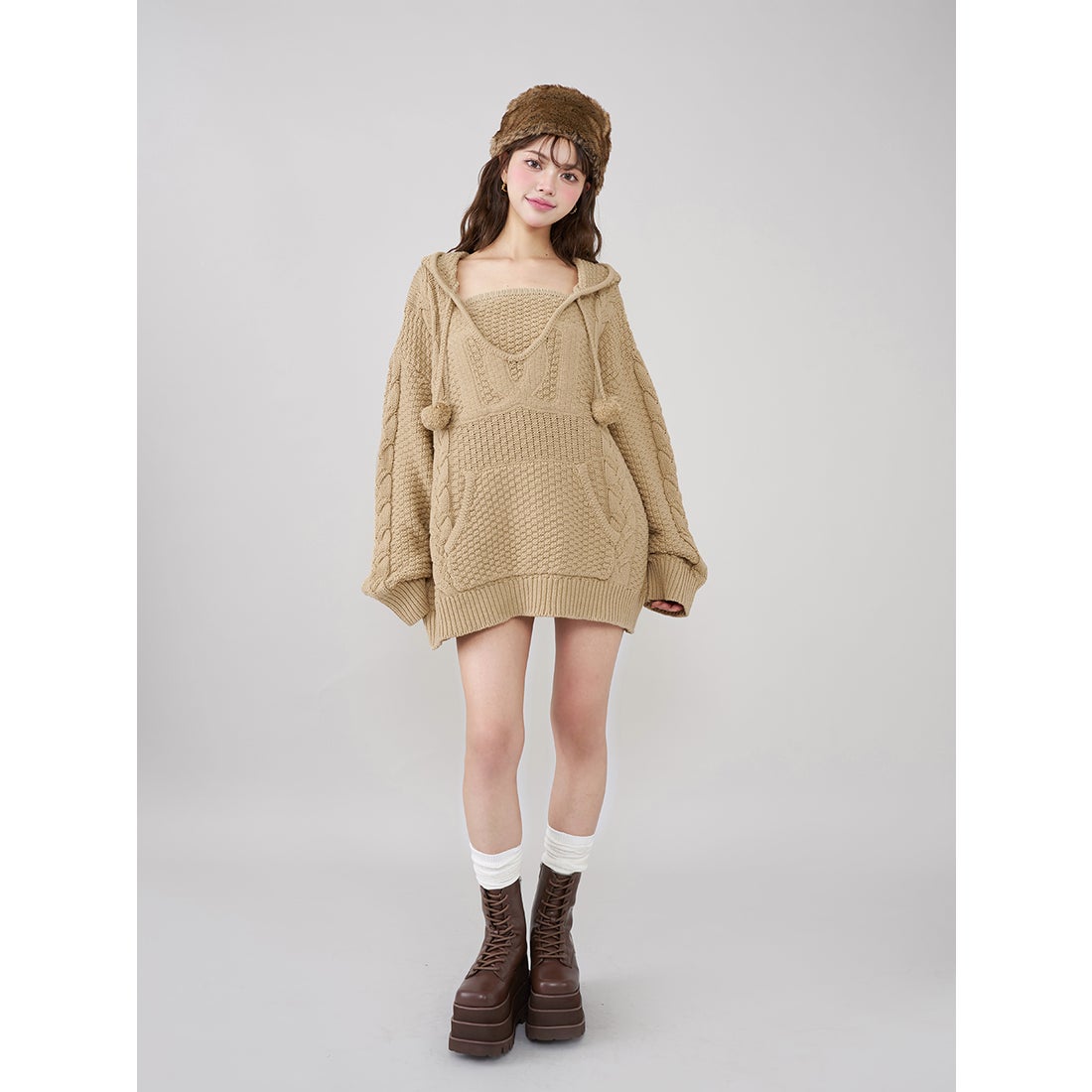 ダーリッチ Darich ケーブルDDロゴVネックニットフーディ （ベージュ