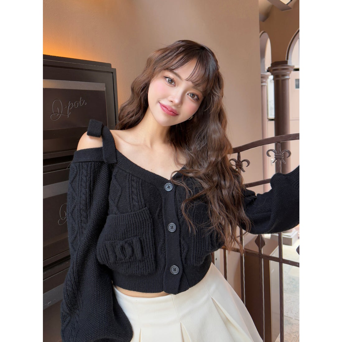 ダーリッチ Darich ショルダーリボンVネックニットトップス （ブラック