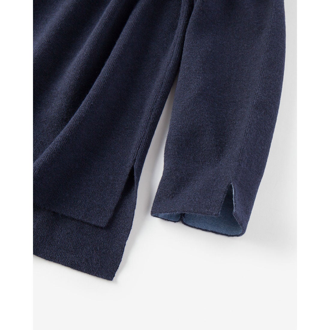 ドゥクラッセ DoCLASSE 総針ハイネック・パンツセットアップ