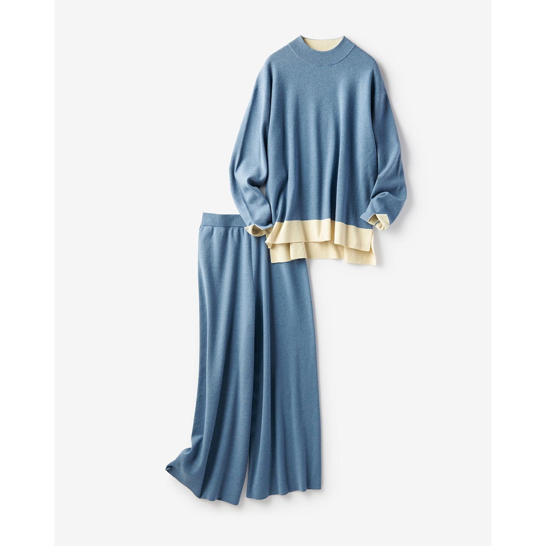 ドゥクラッセ DoCLASSE 総針ハイネック・パンツセットアップ （ブルー