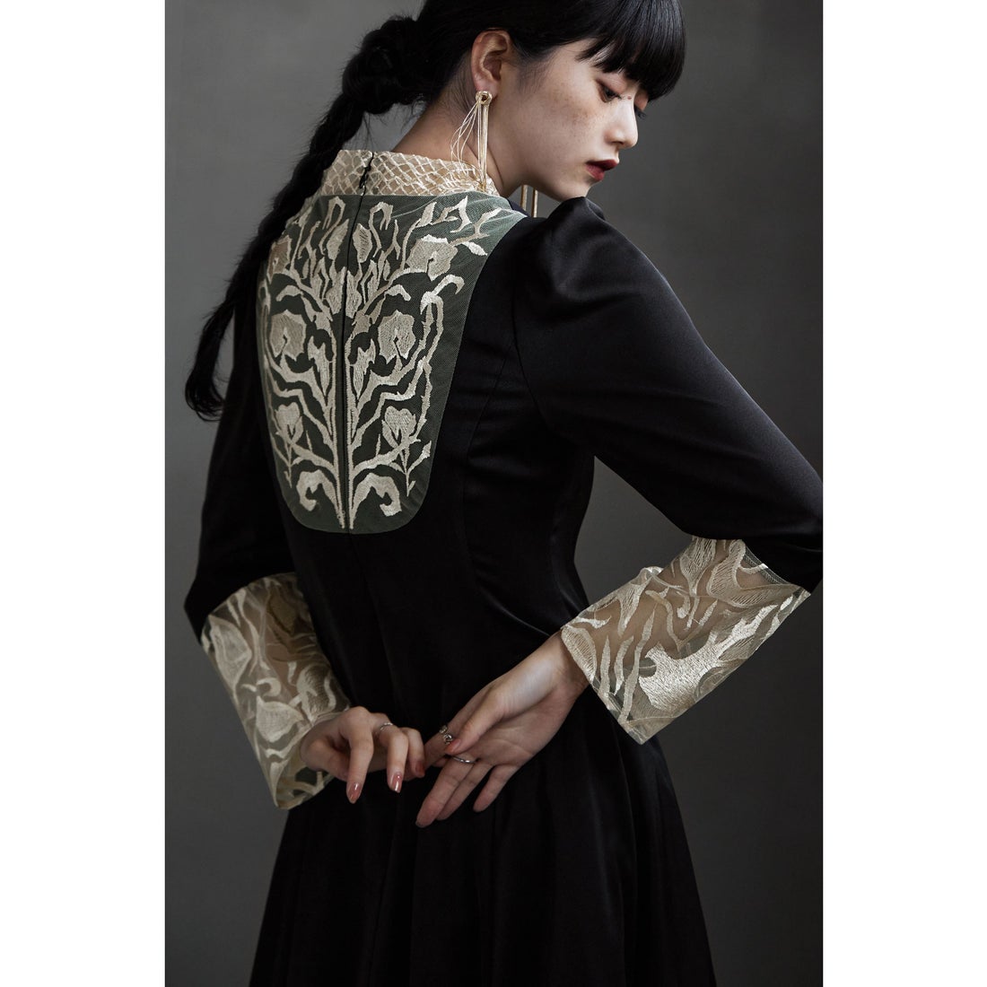 エトル etoll. バック刺繍フレアドレス （ブラック） - ファッション