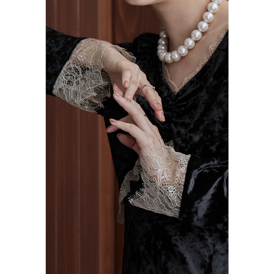 エトル etoll. クラッシュベロアランジェリー風ドレス （ブラック