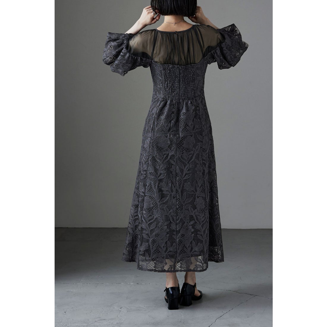 エトル etoll. パフオフショルダーレースドレス （ネイビー