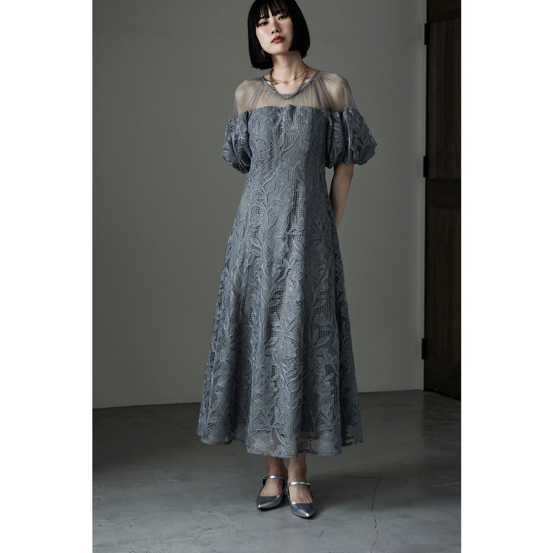 エトル etoll. パフオフショルダーレースドレス （グレー