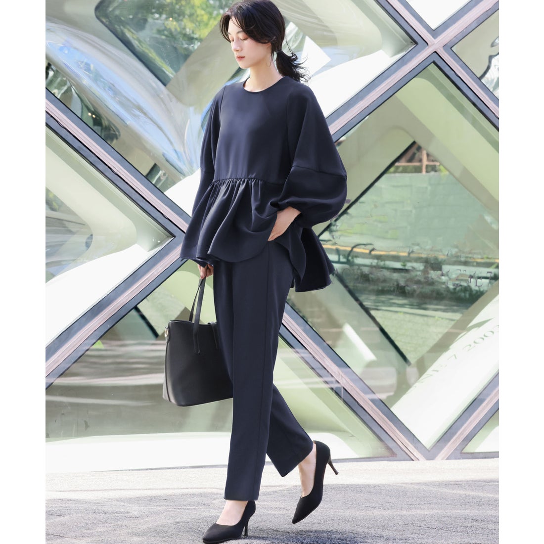 フロリア Flolia ランタンスリーブペプラムブラウス テーパードパンツ