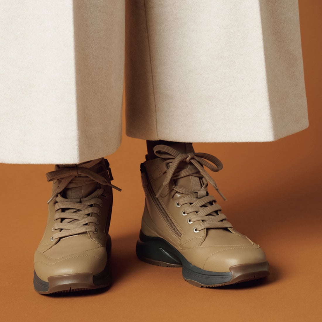レースアップスニーカーブーツWoW500 （ダークトープ） -fitfit