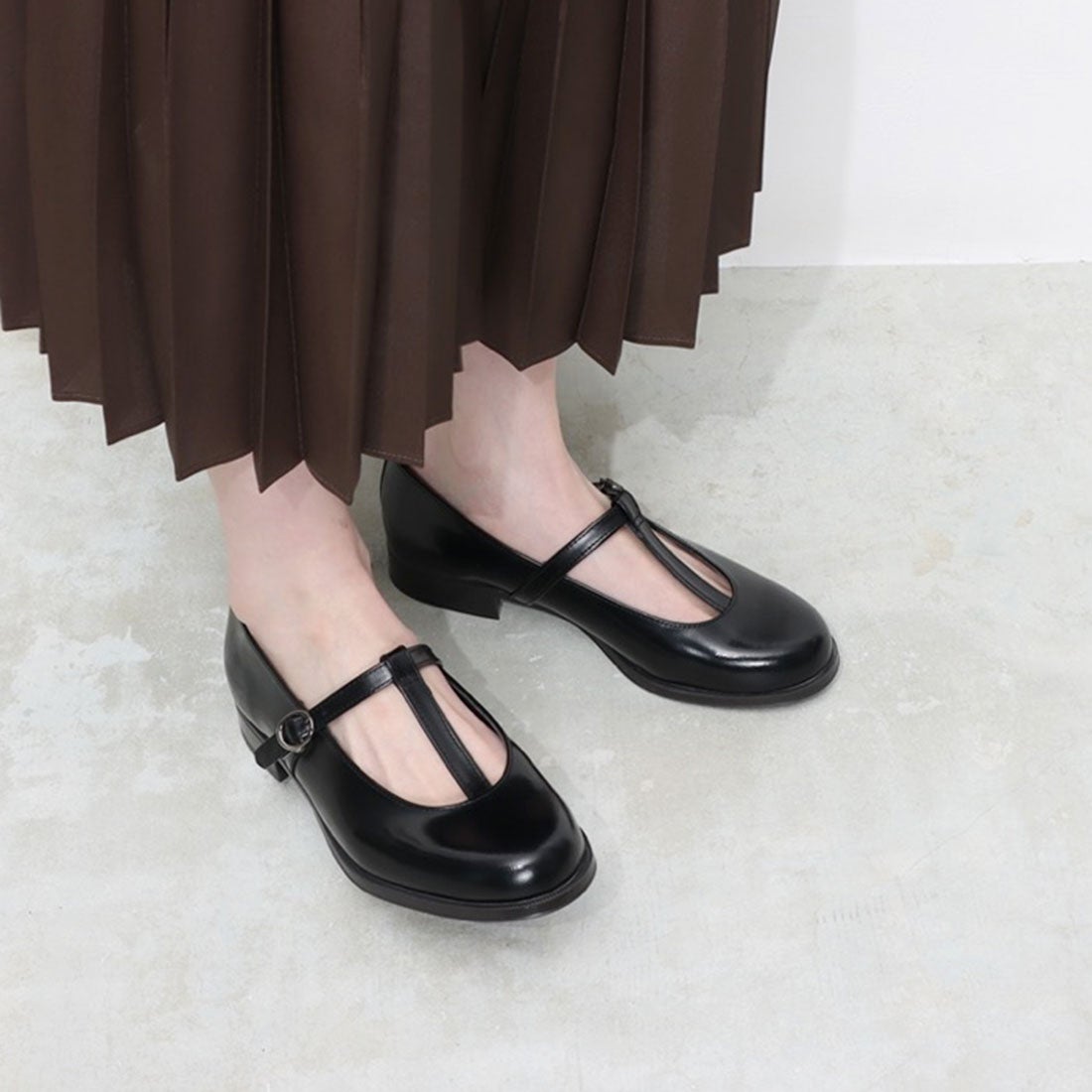 ハルタ HARUTA Tストラップシューズ （ブラック） -靴＆ファッション