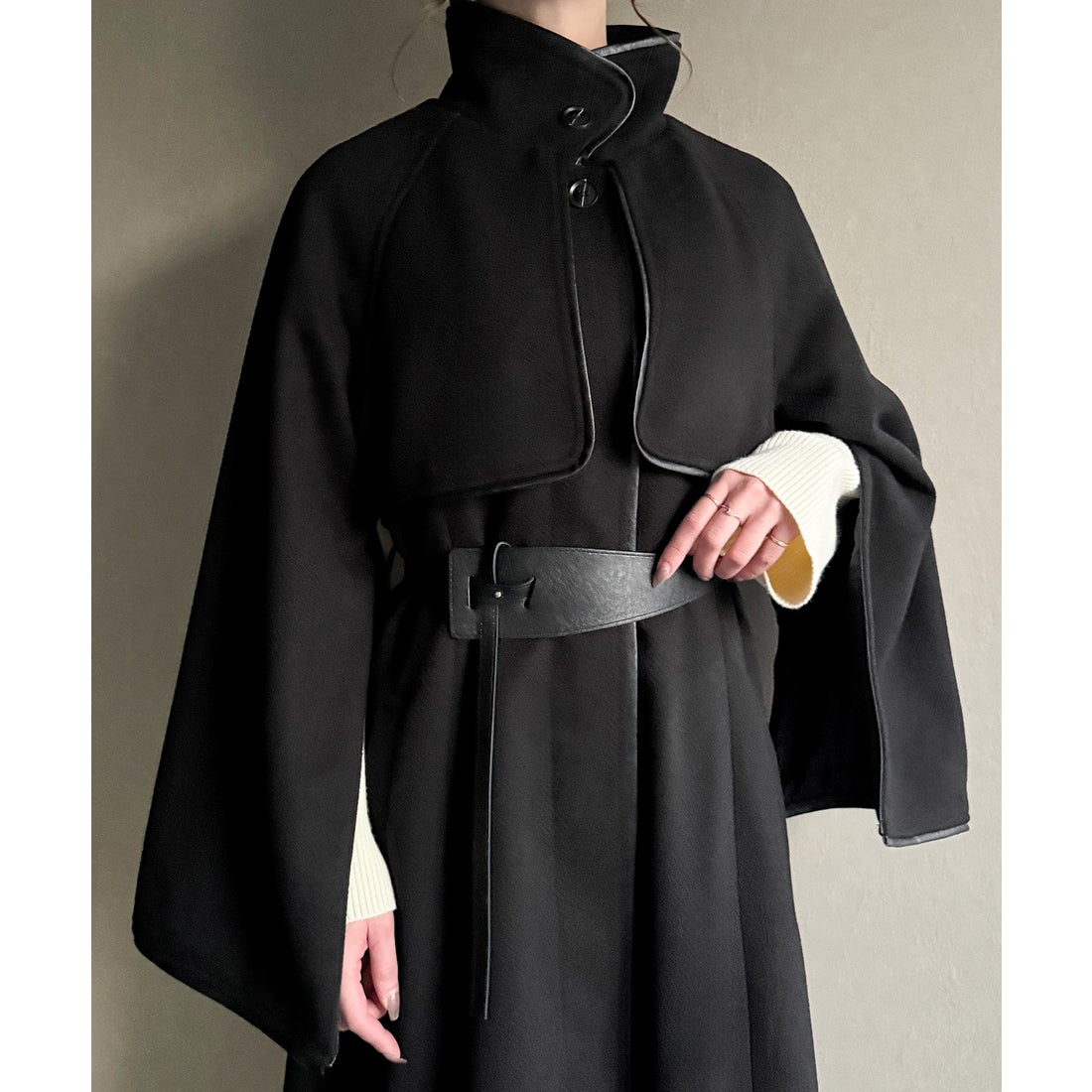 ジュノア JUNOAH PUレザーベルトスタンドカラーコート （ブラック