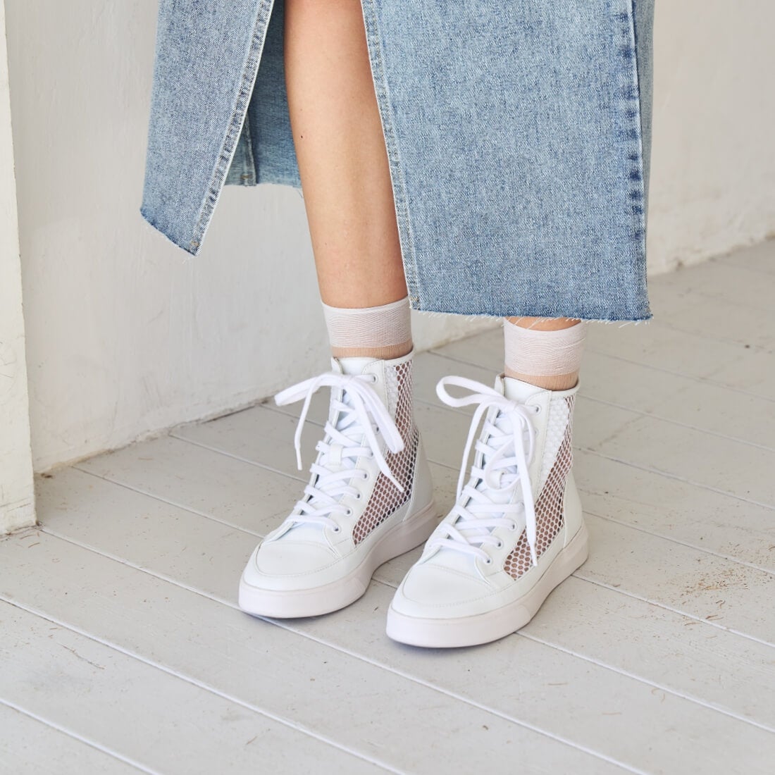 Leo Minor/レオ・ミノル（White）メッシュハイカットスニーカー