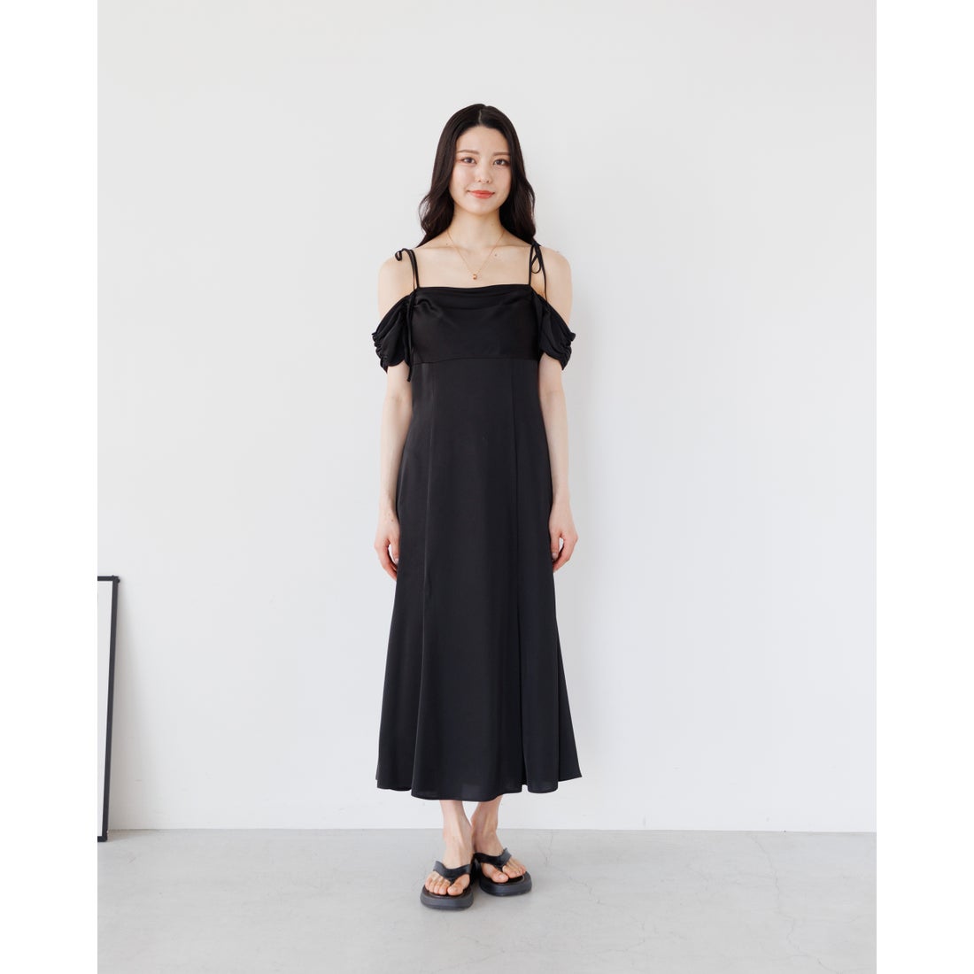 ラリューン La lune サテンオフショルドレープワンピース （ブラック
