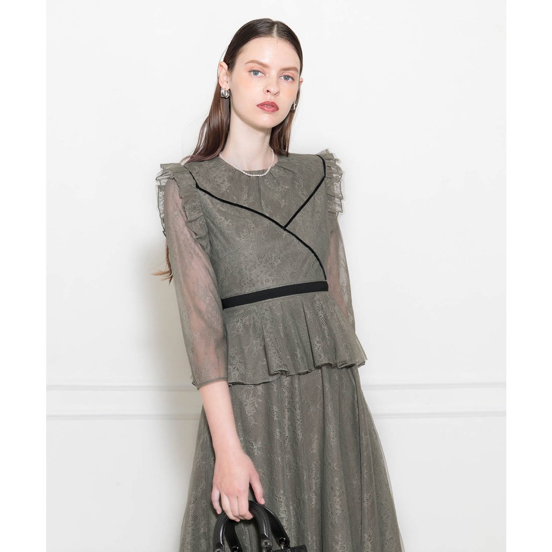 レジャ Leja 総レース花柄レイヤード配色フレア後ろリボン美脚効果