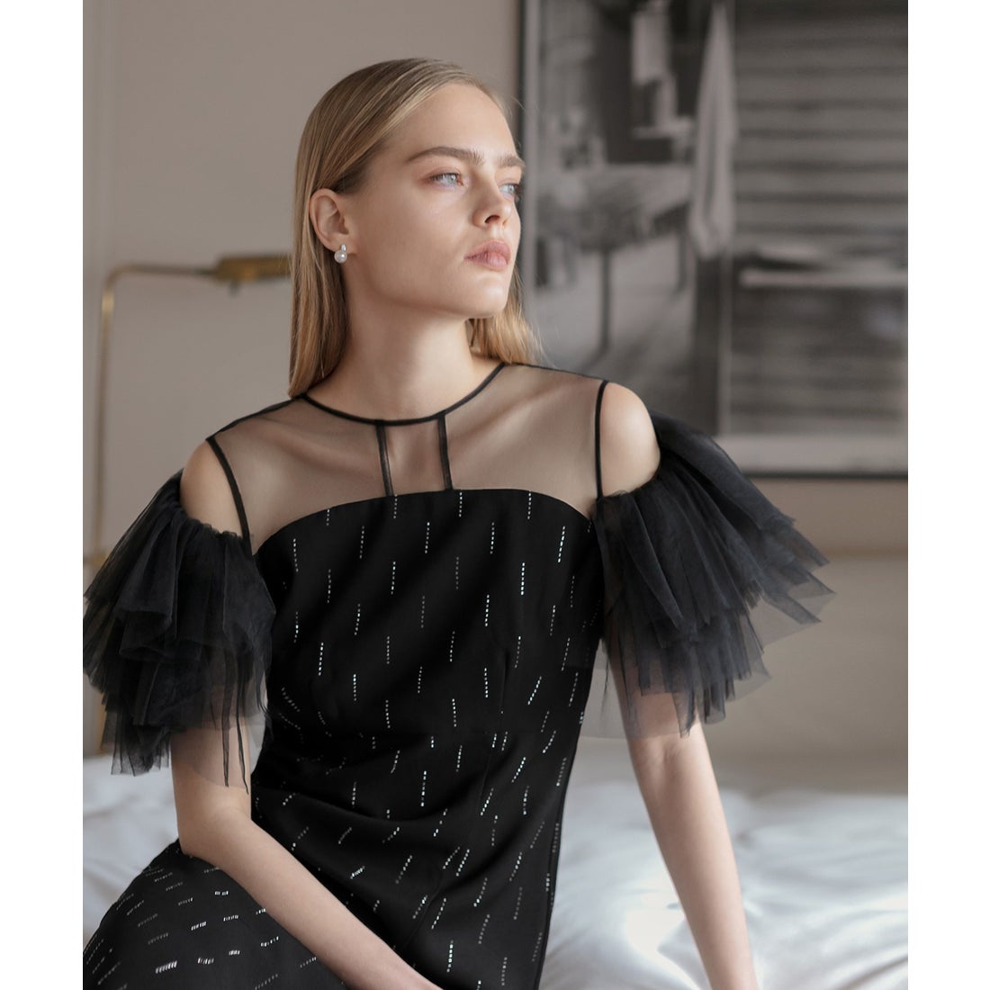 レジャ Leja オープンショルダーチュールストーンIラインドレス