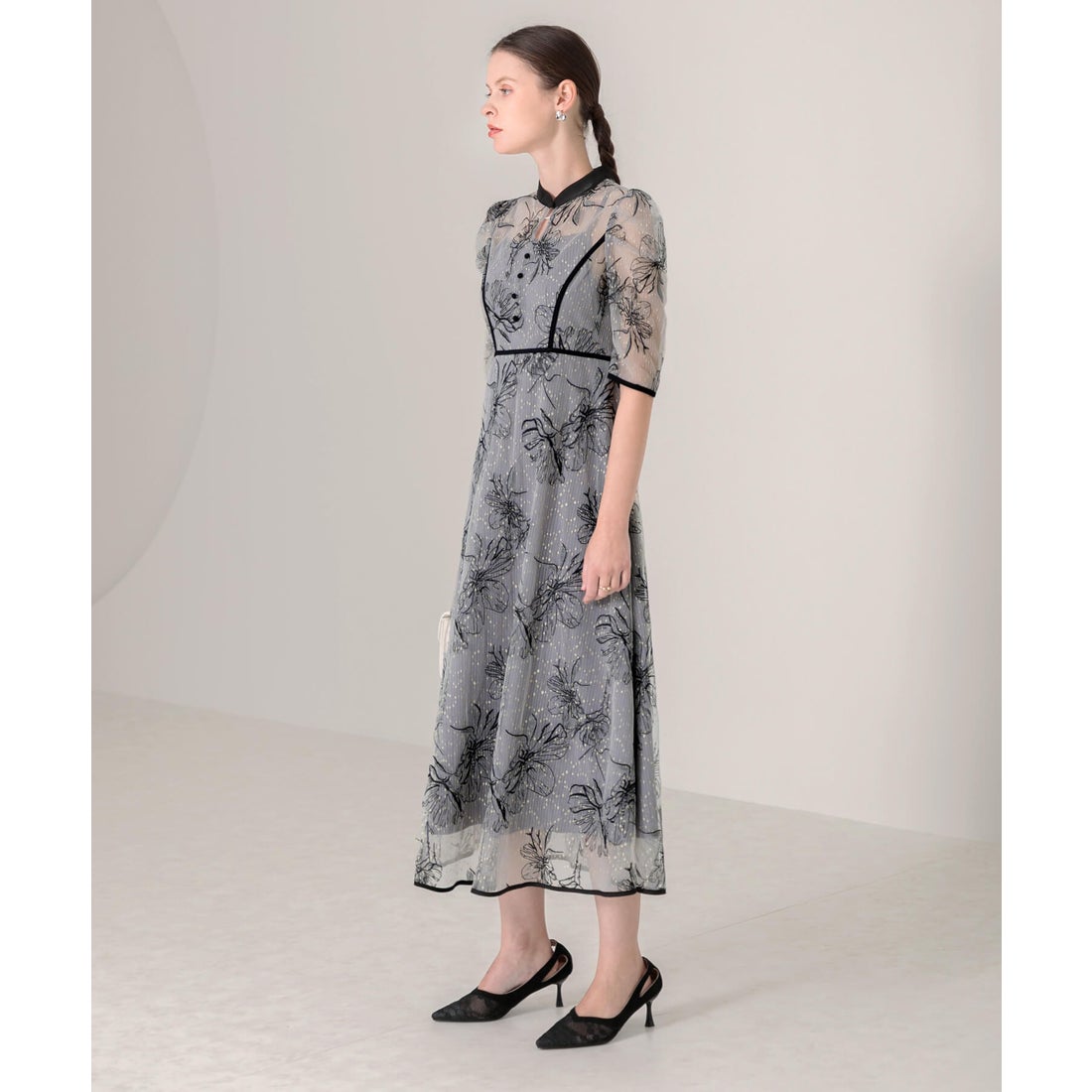 レジャ Leja 配色パピングプチハイネック花柄刺繍ラメレースロング丈