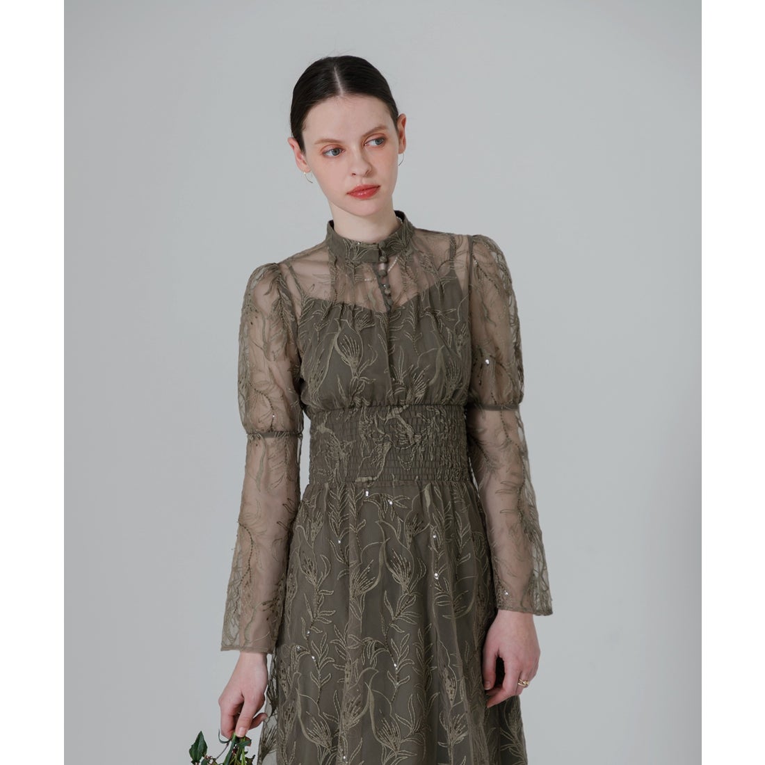 レジャ Leja スパンコール刺しゅう花柄ウエストゴムプチハイネックA