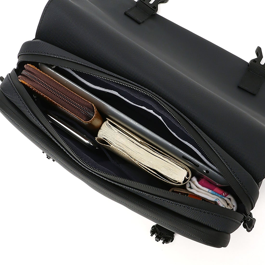 ラコステ LACOSTE LCST メッセンジャーバッグ （ブラック