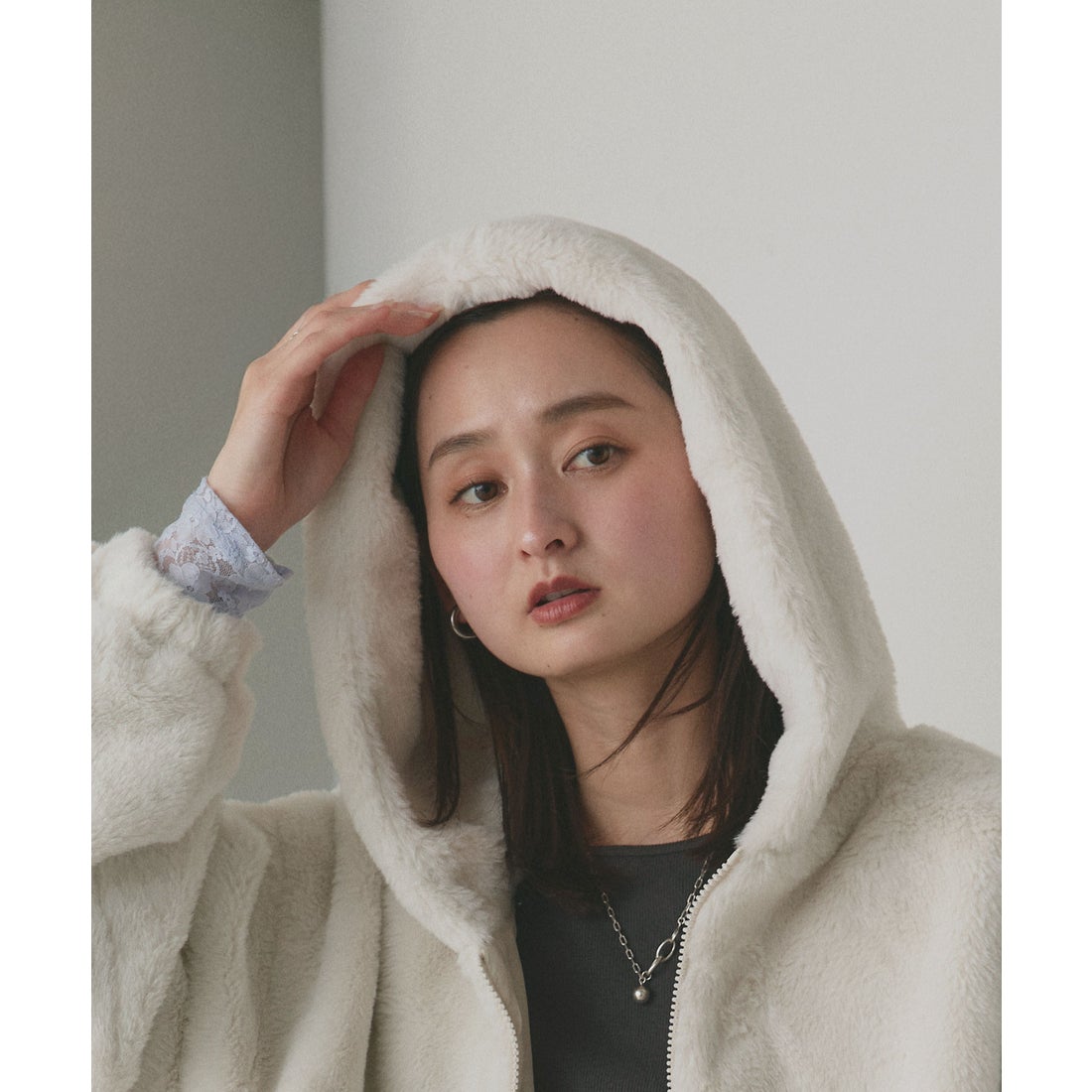 アドティエ ad thie フード付きファーブルゾン （グレー