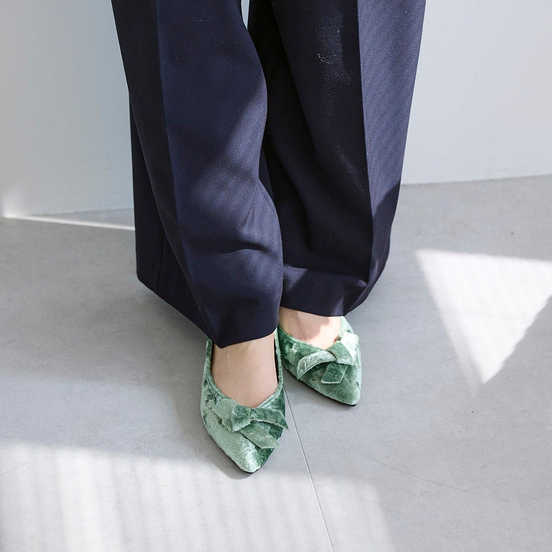 MODE ET JACOMO carino ベルベットリボンパンプス （グリーン） -Mode