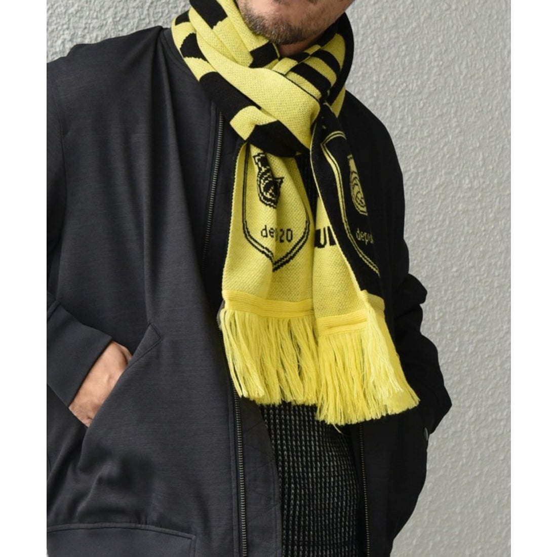 A.P.C. スクールマフラー 黒/イエロー A.P.C. スクールマフラー 黒