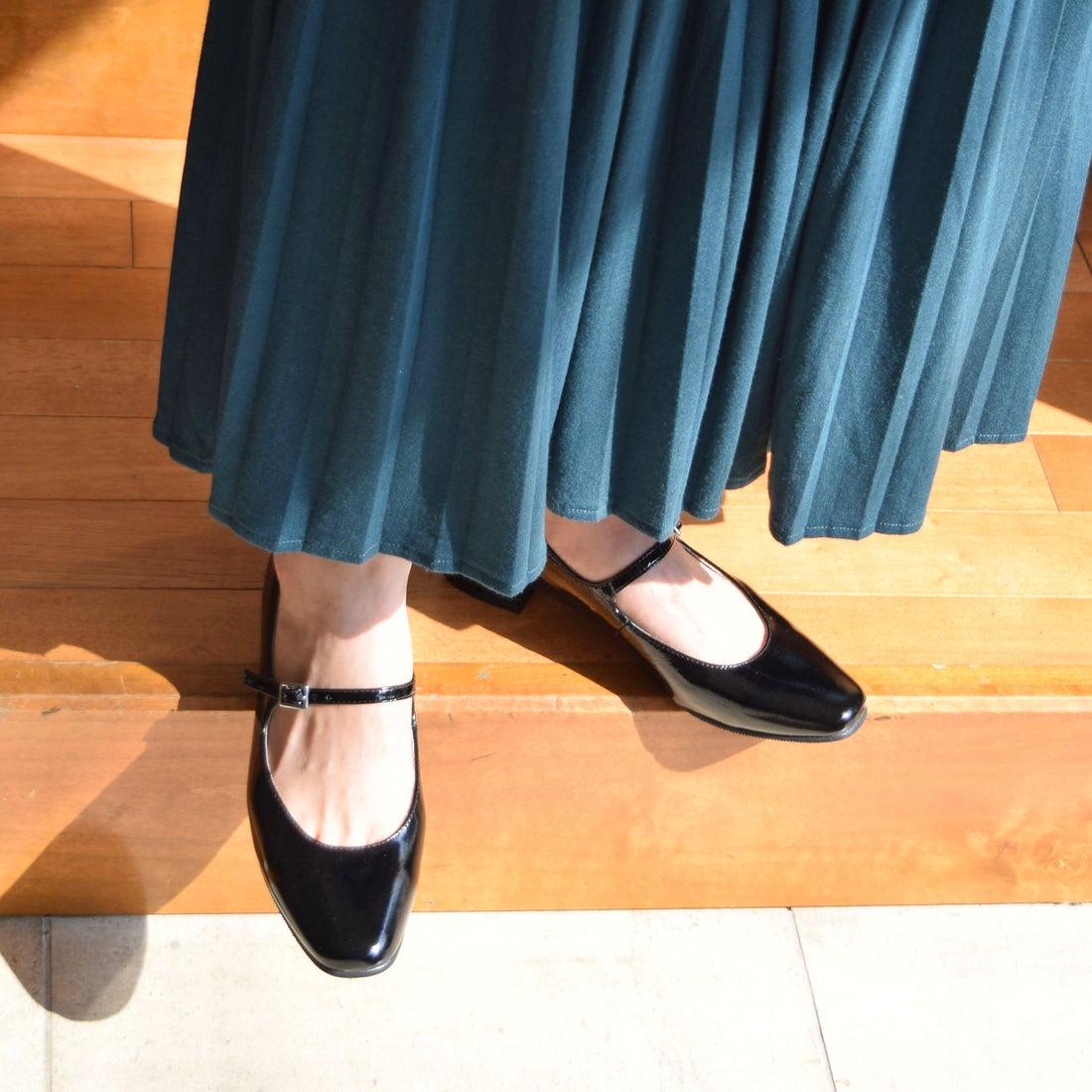 パラディクルール PARADIS COULEUR メリージェーンエナメルパンプス