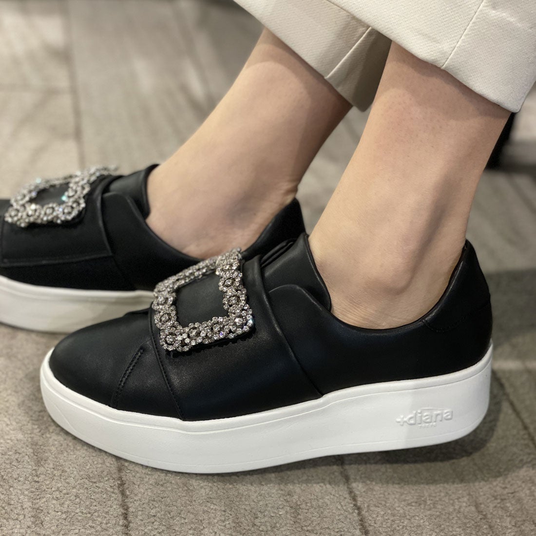 ＋diana プラスダイアナ +diana 超軽量ビジューバックルスリッポン