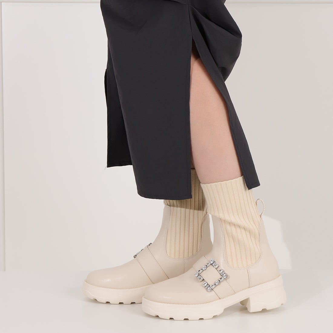 プラスダイアナ ＋diana リブニットショートブーツ （アイボリー人工