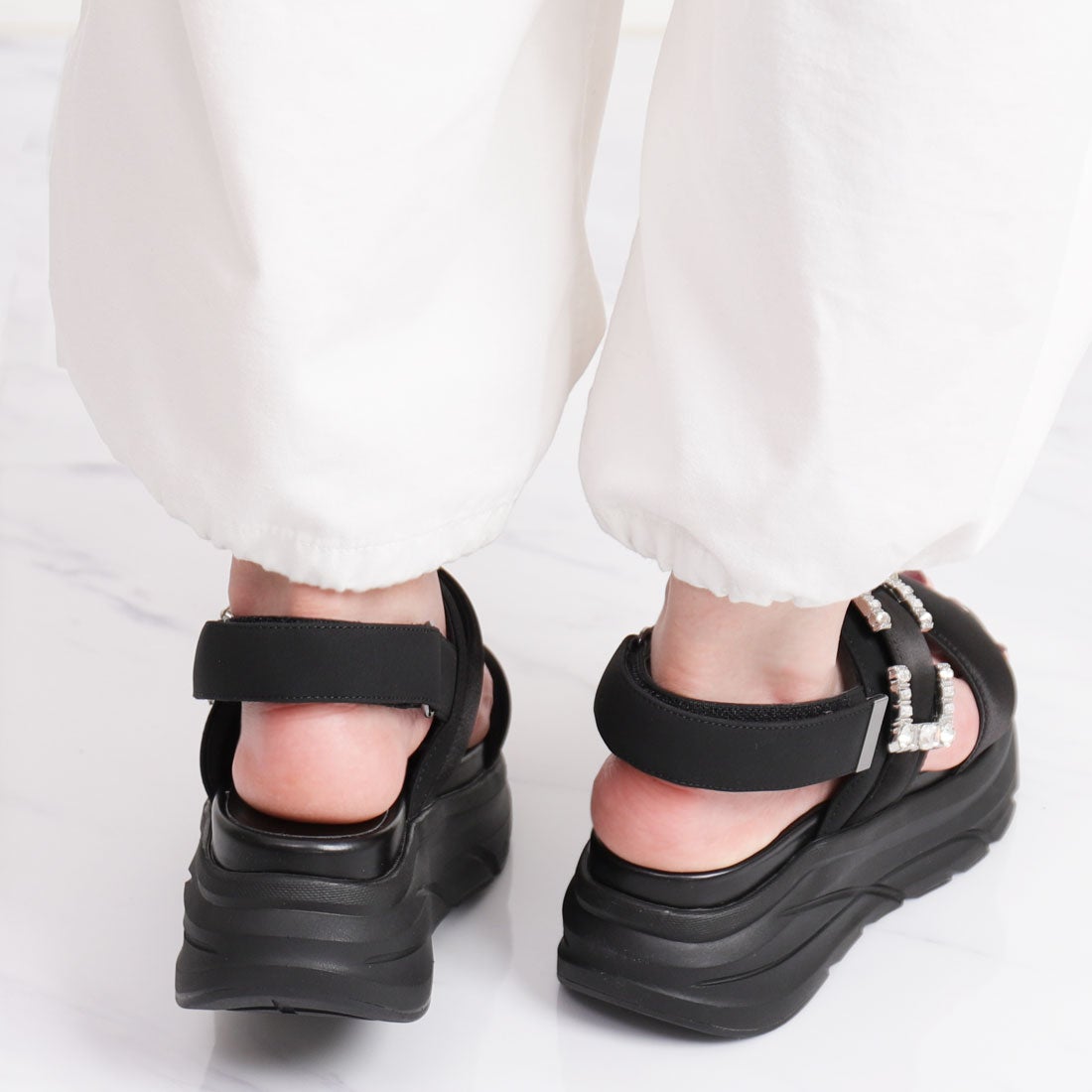 プラスダイアナ ＋diana 【軽量】ビジューバックル付き フットベット