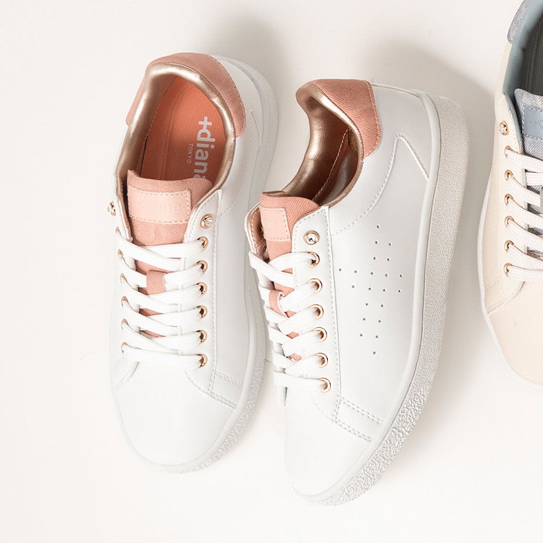 プラスダイアナ ＋diana ビジュー付きパンチングスニーカー （白人工