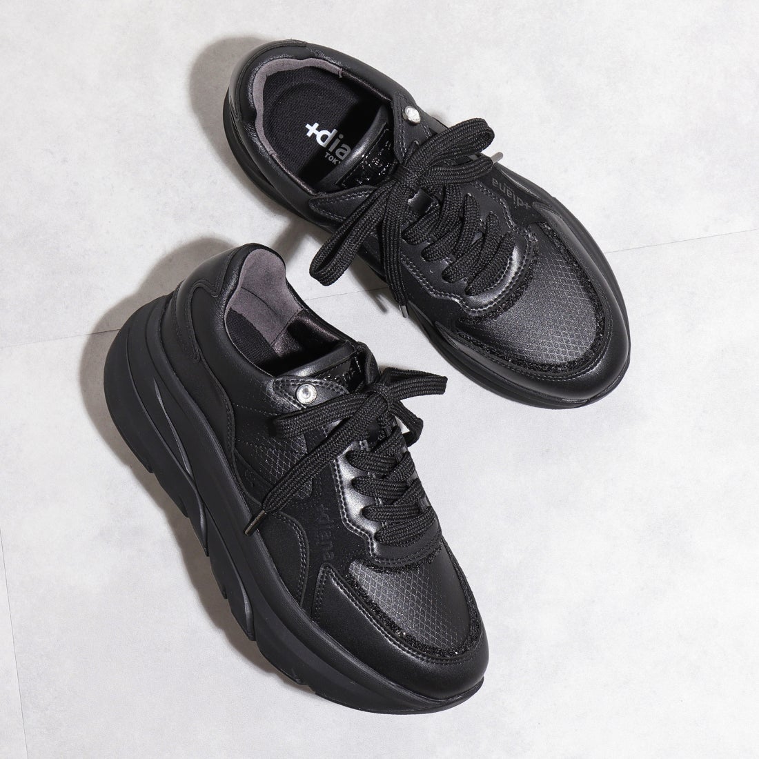 プラスダイアナ ＋diana 【軽量】厚底ダッドスニーカー （黒人工