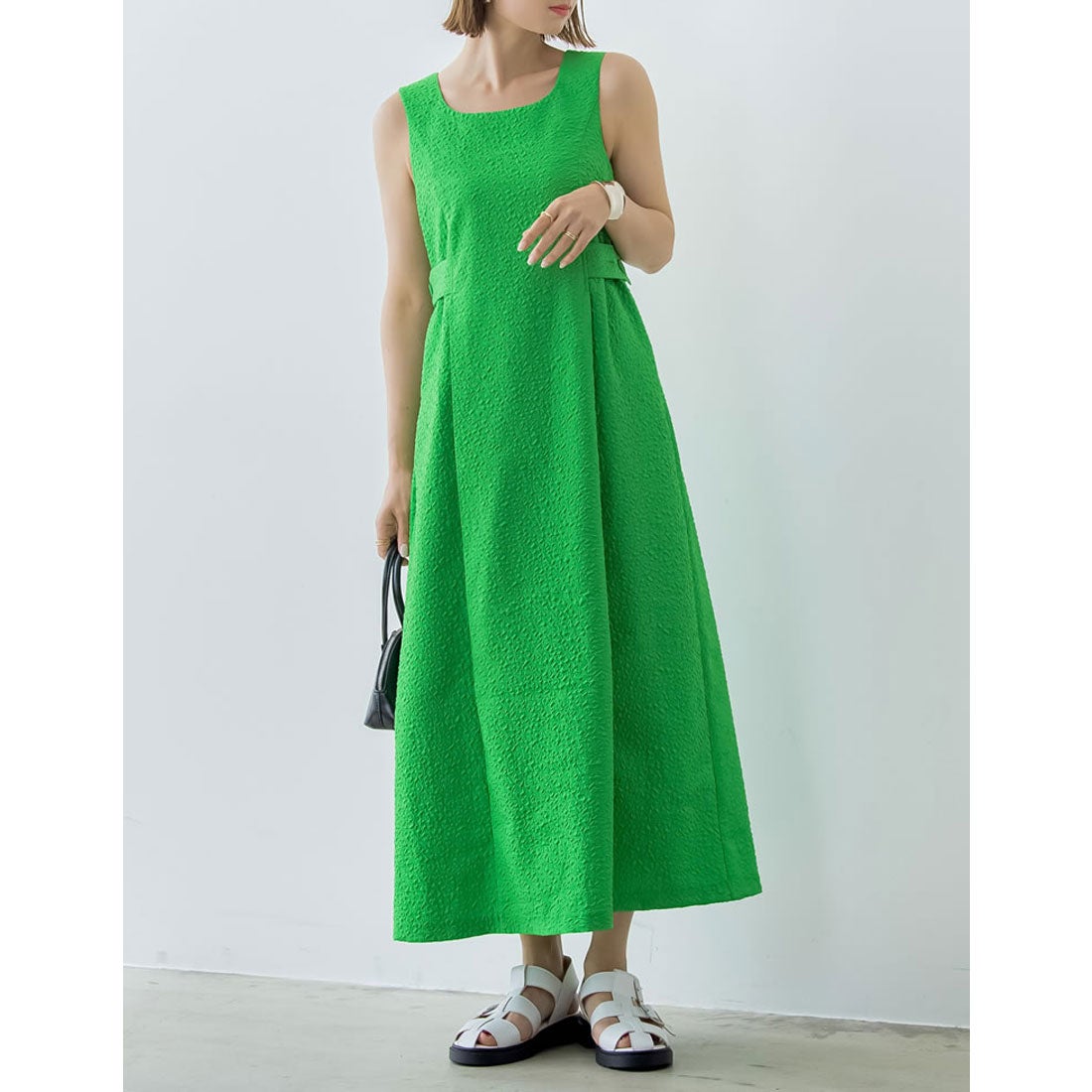 リエディ Re:EDIT エンボスボンディングノースリーブワンピース