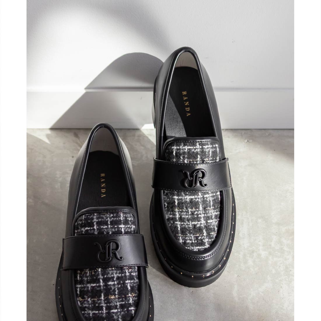 ランダ RANDAモノグラムスタッズボリュームローファー （CHECK） -靴