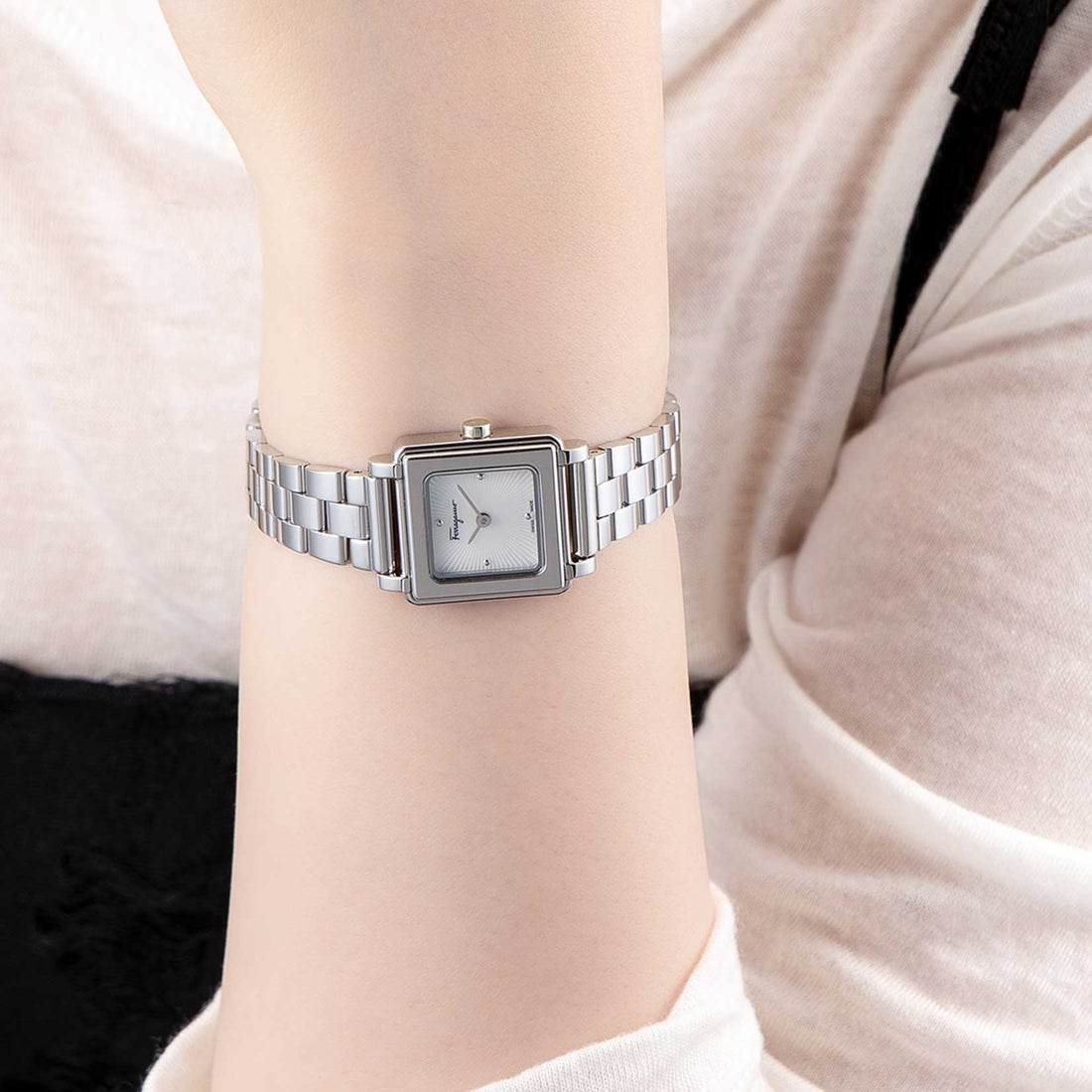 Salvatore Ferragamo フェラガモ Ferrgamo スクエア レディース 時計