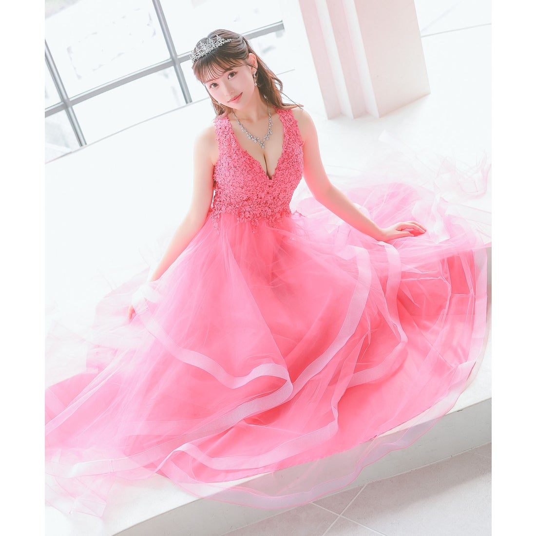 ティカ Tika キャバドレス フラワー刺繍ボリュームホルターネック