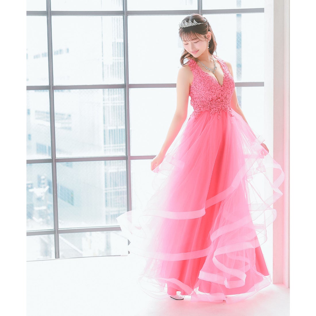 ティカ Tika キャバドレス フラワー刺繍ボリュームホルターネック