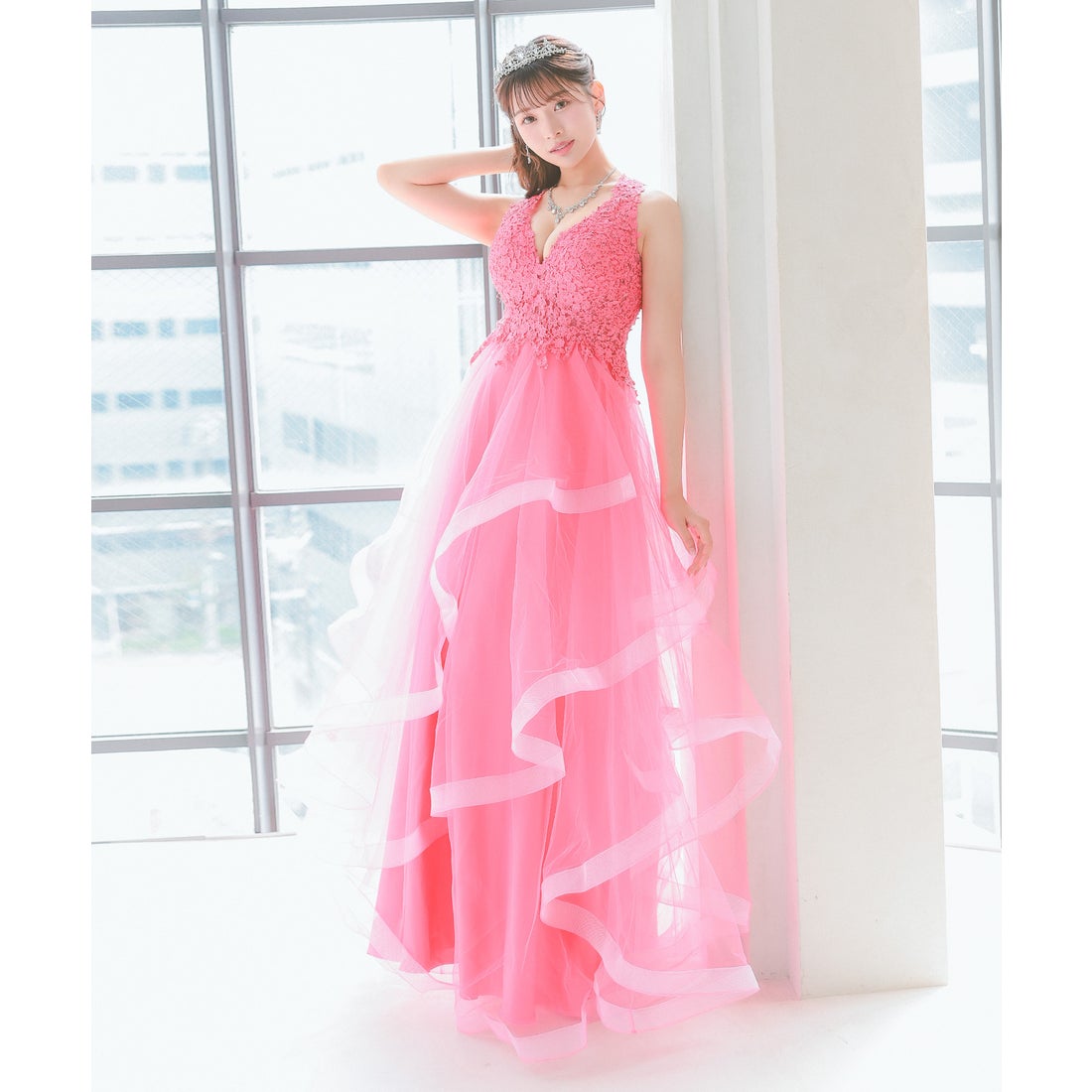 ティカ Tika キャバドレス フラワー刺繍ボリュームホルターネック