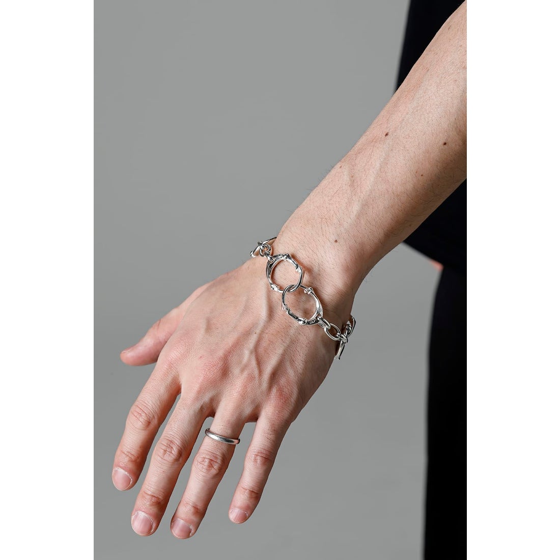 TAKAHIROMIYASHITATheSoloist. bone shaped carabiner bracelet.-S