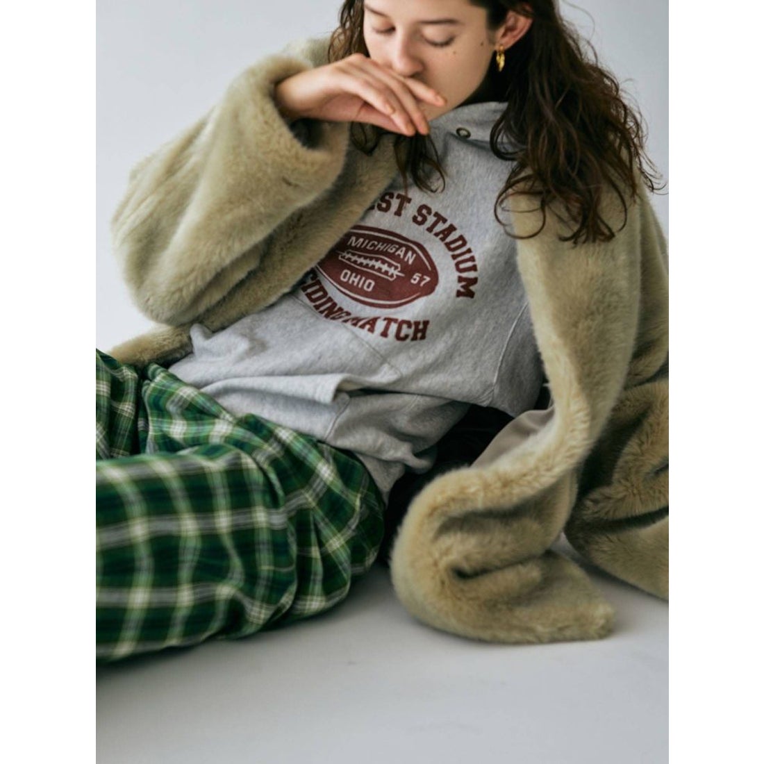 Ungrid フェイクファーコート（ライトグレー） -ファッション通販